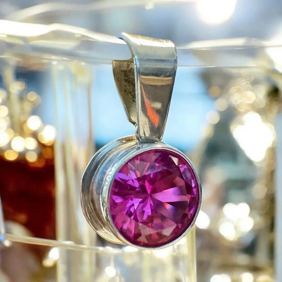 Extraordinary Natural Pinkish-Red Sapphire Sterling Silver Pendant - Picture 3 of 15